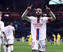 转折点里昂主帅复盘,法甲冲刺阶段攻防权衡,话题不断,心理建设被强调(法甲巴黎21逆转里昂) 转折点里昂主帅复盘,法甲冲刺阶段攻防权衡,话题不断,心理建设被强调(法甲巴黎21逆转里昂)